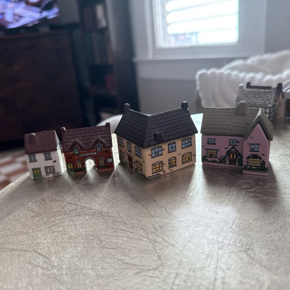 WADE WHIMSEY ON WHY Set 4 Village Houses Set 3:17 Vicarage Merriweather
